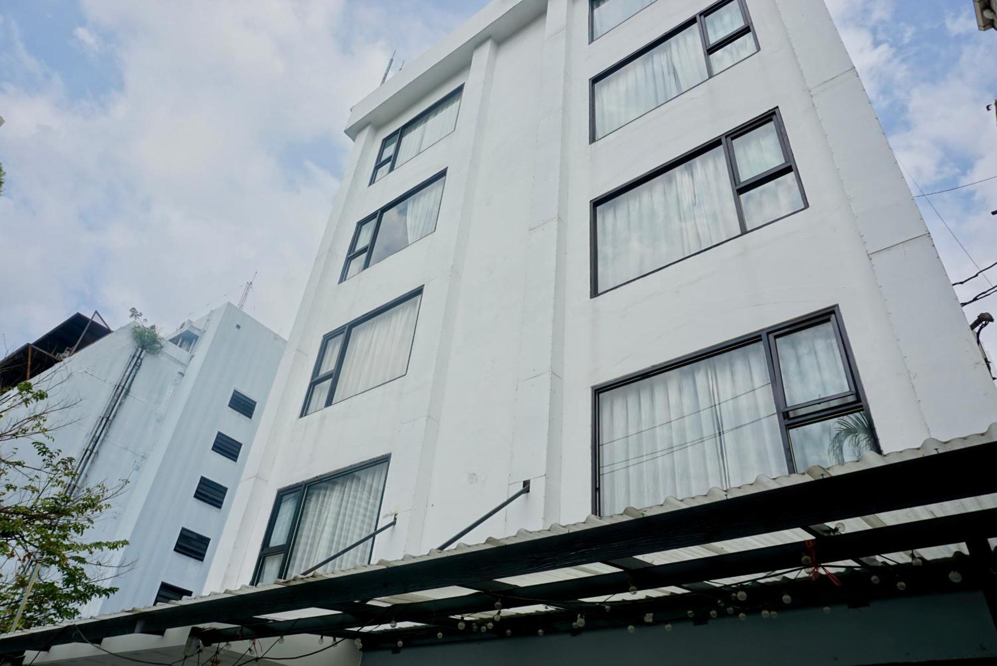 Hip And Funky Apartment Silom Soi 3, With Rooftop View Бангкок Экстерьер фото