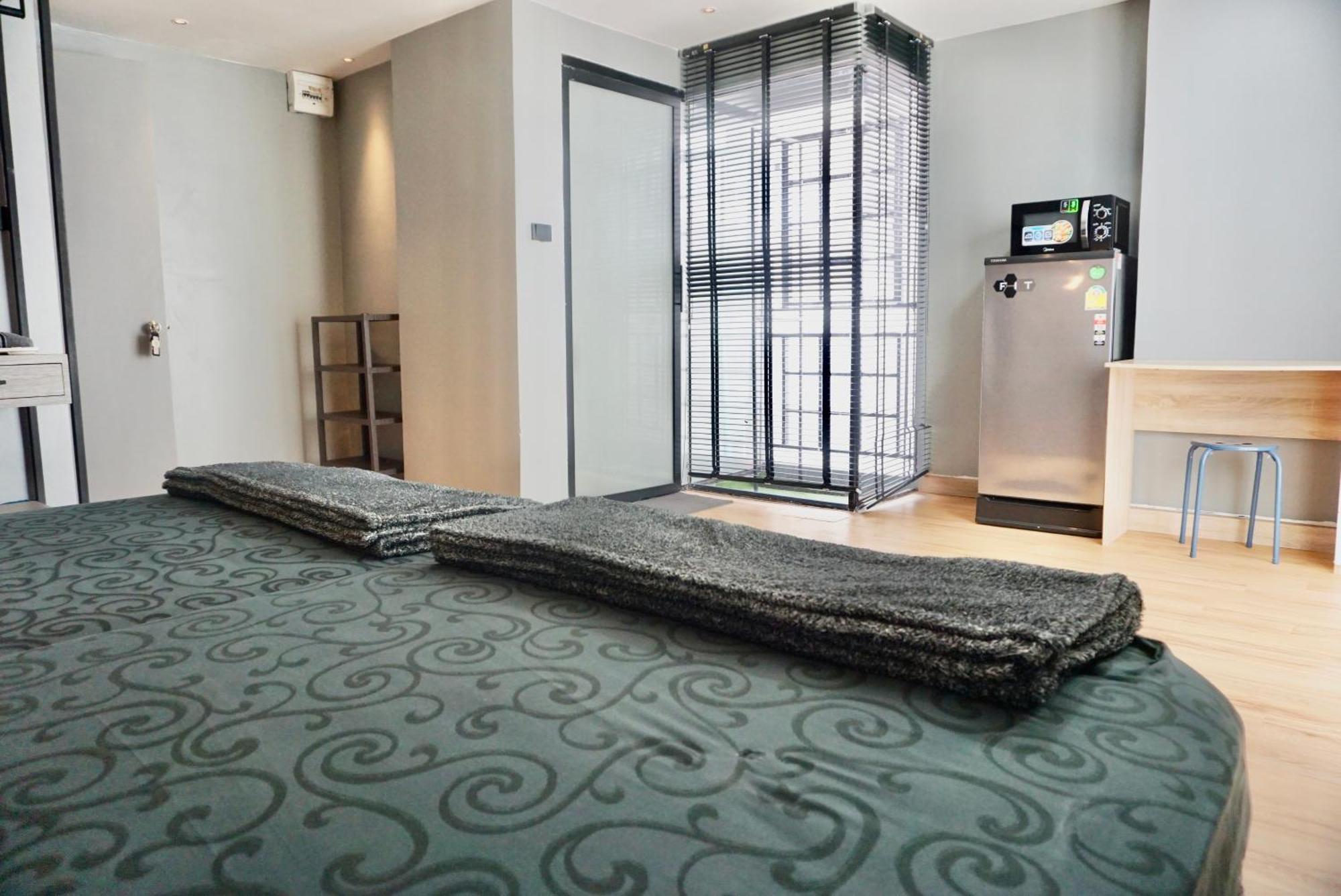 Hip And Funky Apartment Silom Soi 3, With Rooftop View Бангкок Экстерьер фото